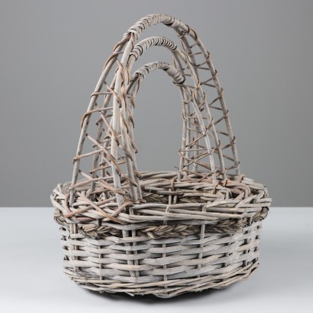 A set of baskets, 31 x 32 x 40 cm, 27 x 27 x 34 cm, 21 x 20 x 29 cm, willow-1