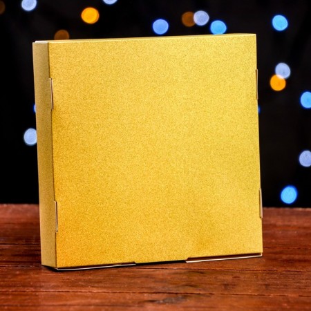 Self -charged box, with a window, gold, 16 x 16 x 3 cm-6
