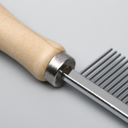 Wood comb with a wooden handle, 17.5 x 3 cm-1