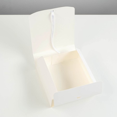 The box is folding, white, 15 x 15 x 5 cm-2