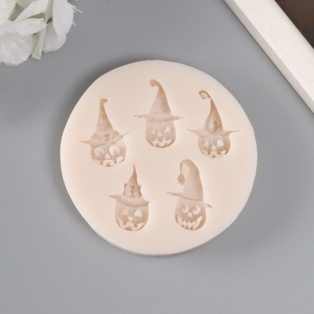 Mold Silicon "Pumpkin in the cap" 5 items 7.9x7.9 cm