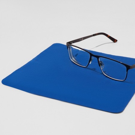 TAO No. 01 wipes in individual packaging, blue color