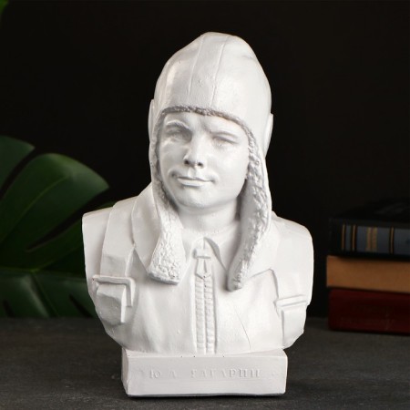 Bust Gagarin Yu.A., White 25x17cm-1