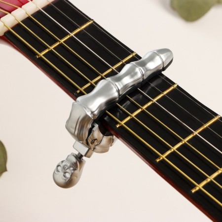 Kapodastr for the guitar "Skull" Music Life, silver