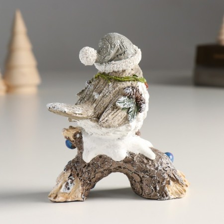 Polystone souvenir "New Year's sparks in a cap on a snag with berries" 5.5x11x11.5 cm-2