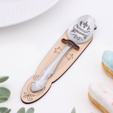 A spoon is a nominal, tea, with an engraving 