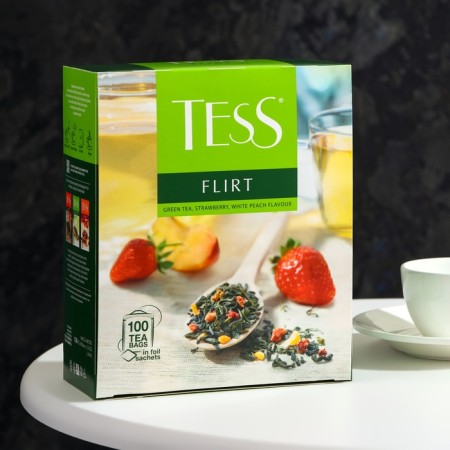 Green Tess Flirt tea with the taste of strawberries and white peach, 150 g