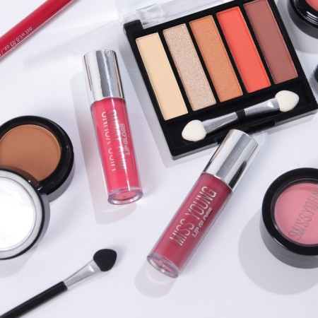 A set of professional cosmetics "Miss Young" No. 9-10