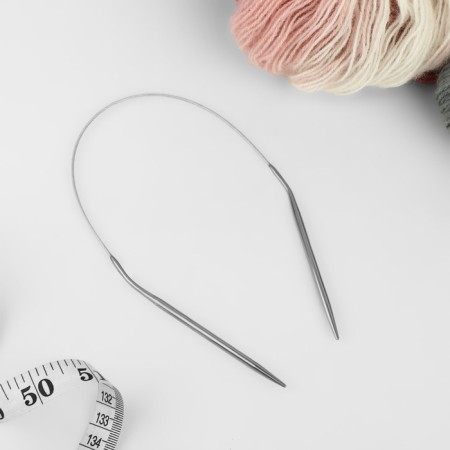The knitting needles are circular, for knitting, with a metal cable, d = 4 mm, 10/40 cm-1