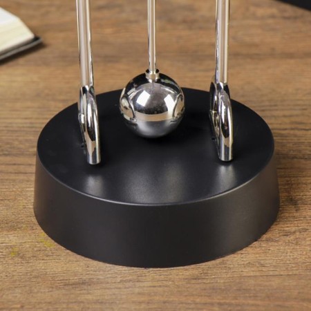 The pendulum "sphere" from 4pcs batteries. AA 22x10.5x10.5 cm-3
