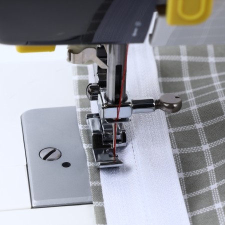 Feet for sewing machines, for zipper-3