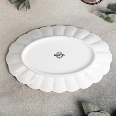 Porcelain dish Magistro "Chamomile", D = 28 cm, white color-2
