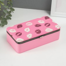 Casket to the leatherette for jewelry 