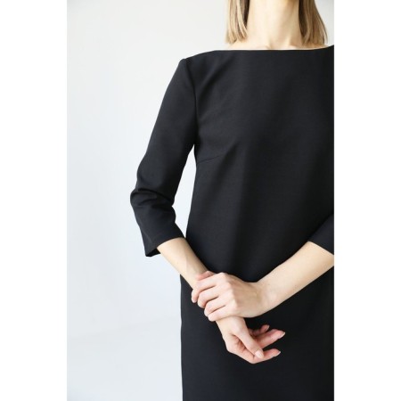 Women's dress with V-cutting on the back, size 42-3