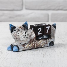 Wooden calendar 