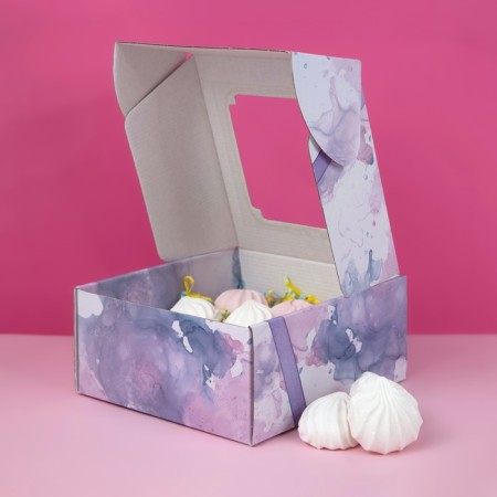 Self -charged box, with a window, "Melody" 19 x 19 x 9 cm