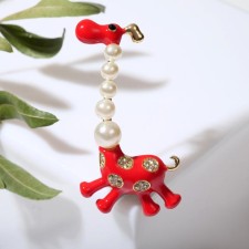 Brooch 