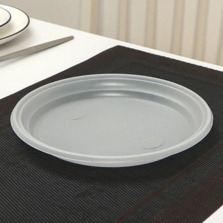 A set of plasy disposable plates, d = 20.5 cm, white color, 10 pcs in a set