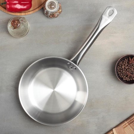 Pan, d = 22 cm, h = 5 cm, triple bottom, induction-1