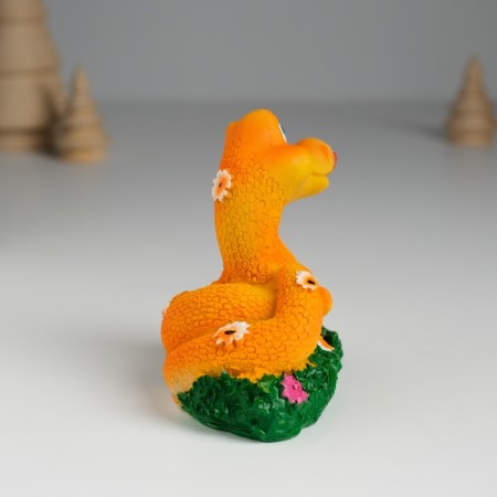 Polystone souvenir "Orange snakes with flowers on the grass" 6x5.8x8.8 cm-5