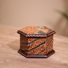 Wooden box, batik 10x11x7 cm