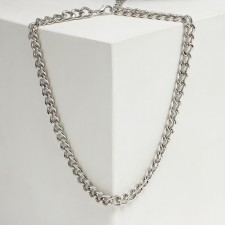 The necklace 