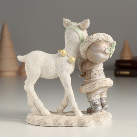 Polystone souvenir "Baby with white deer" 12x6x13 cm-2
