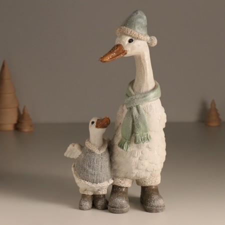 Polystone souvenir "Goose in a long cap and scarf, with a goose" 14.5x13.5x27.5 cm-1