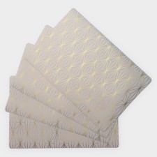A set of napkins of serving shares 