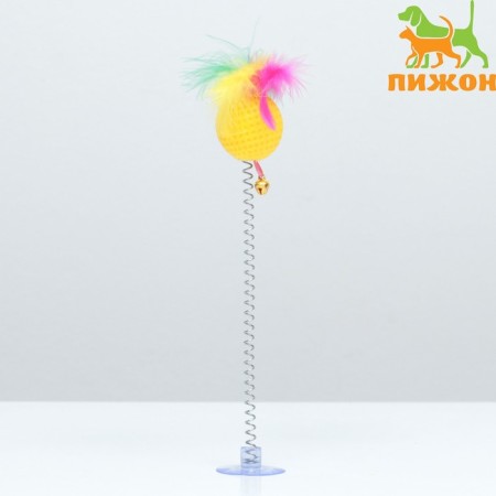 Teaser "rifting ball with feathers on a suction cup", a ball 3.8 cm, yellow