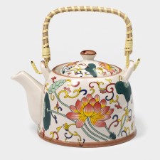 Keramic teapot with a metal sieve 
