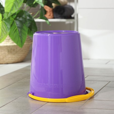 A bucket with a measured scale, 10 l, color mix-3