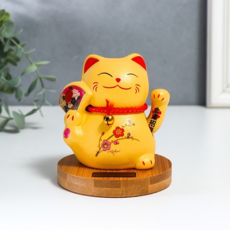 Ceramics pendulum "Maneki-Neko with fan and sakura" from solar batteries 10x10x12 cm
