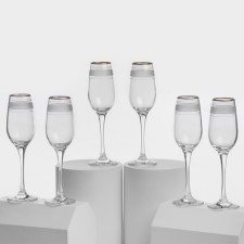 A set of glass glasses 