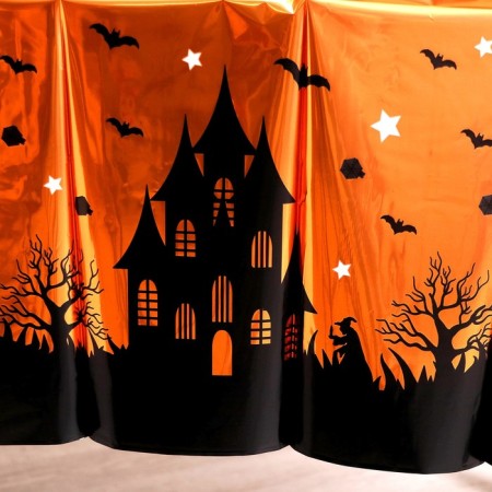 Black Castle tablecloth, 137 × 183 cm-3