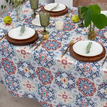 The tablecloth "Patterns" is 145x300 cm, 100% p/e-2