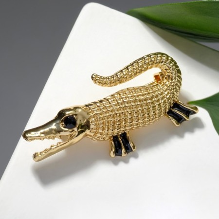 Brooch "Crocodile", black color in gold