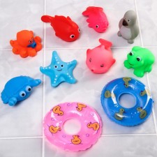 A set of rubber toys for the bathtub 