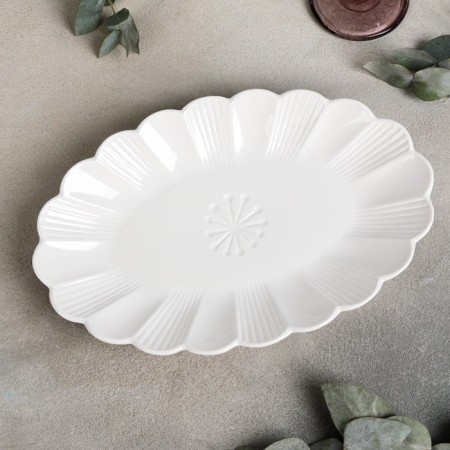Porcelain dish Magistro "Chamomile", D = 28 cm, white color-1