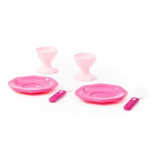 A set of children's dishes 