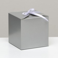 The box is folding, silver, 10 x 10 x 10 cm,