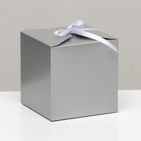 The box is folding, silver, 10 x 10 x 10 cm,