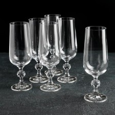 A set of glasses for champagne 