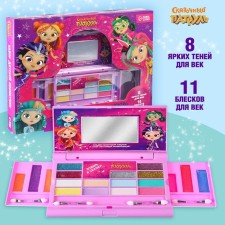 A set of children's cosmetics 