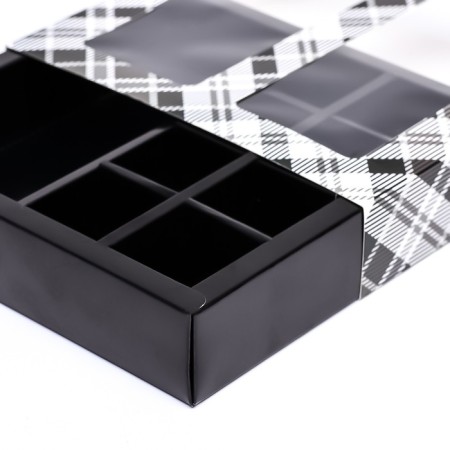 Box for 8 sweets + chocolate, with a window, "male" 17.7 x 17.8 x 3.8 cm-4