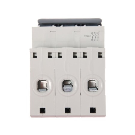 The circuit breaker SE CITY9 SET, C, 16 A, 3P, 4.5 KA, 400 V-4