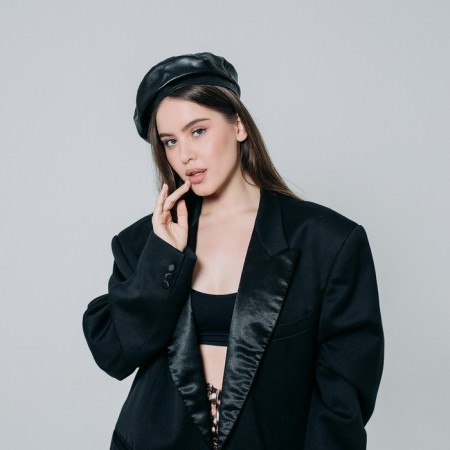 Leather beret, black color, rr 56cm-6