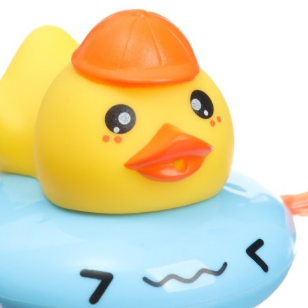 Clothing toy for a bathtub with a spray "duckling", crush me-9