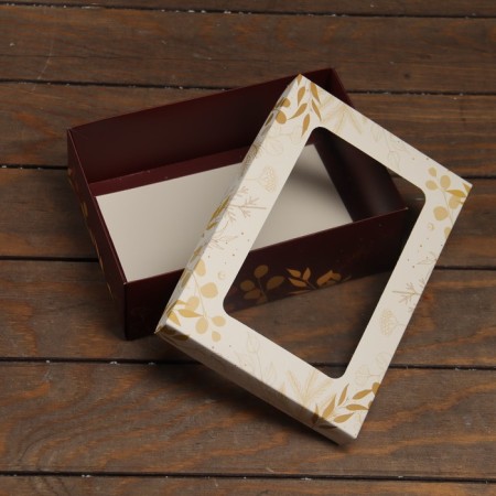 The box is folding, the lid is, with the window "Merry Christmas" 24 x 17 x 8 cm-3