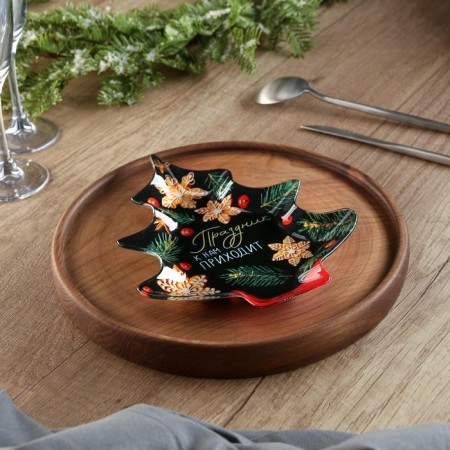 The plate "The holiday comes to us", 19.5 x 16.5 cm-2